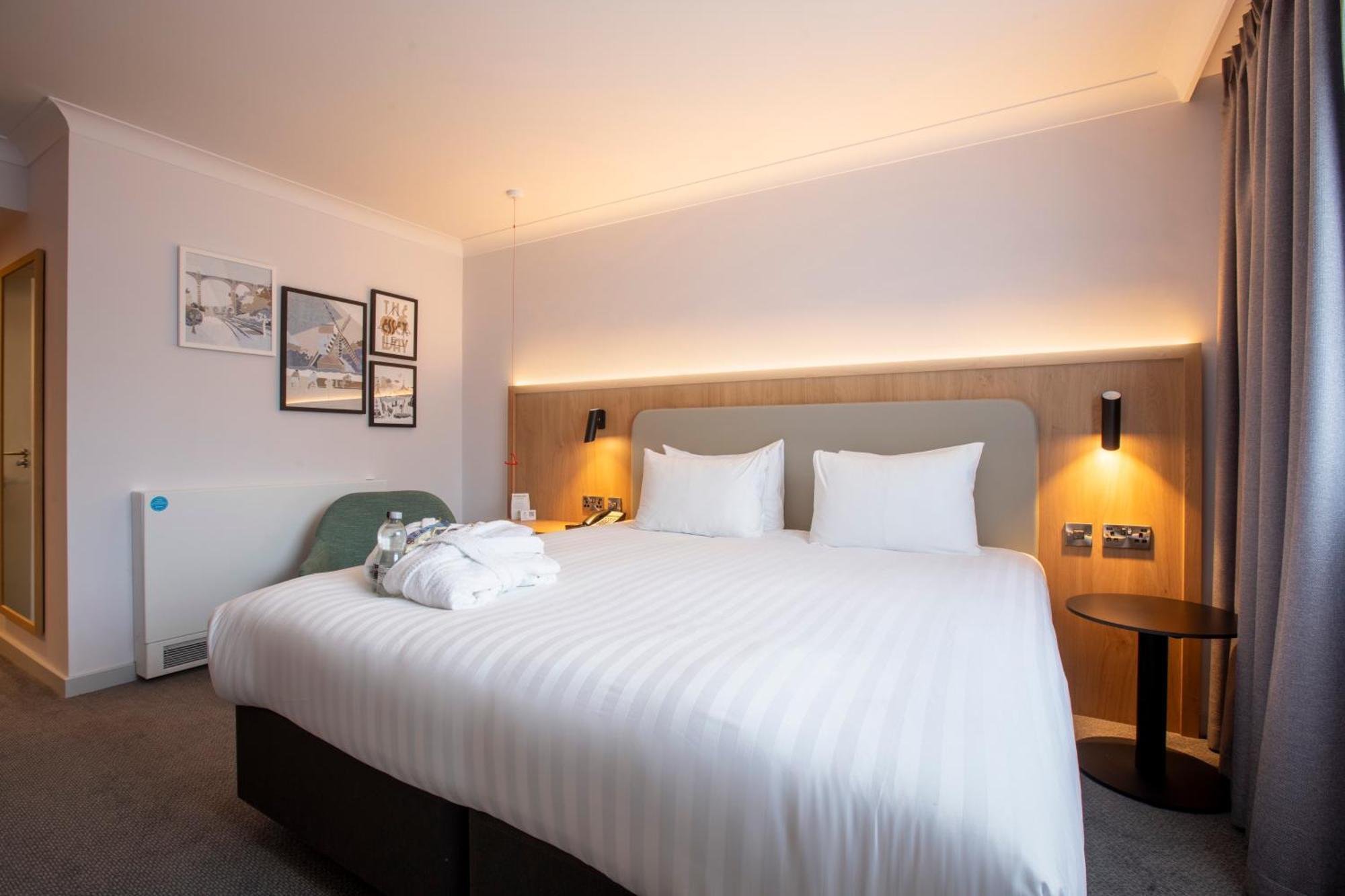 Holiday Inn Brentwood By Ihg מראה חיצוני תמונה