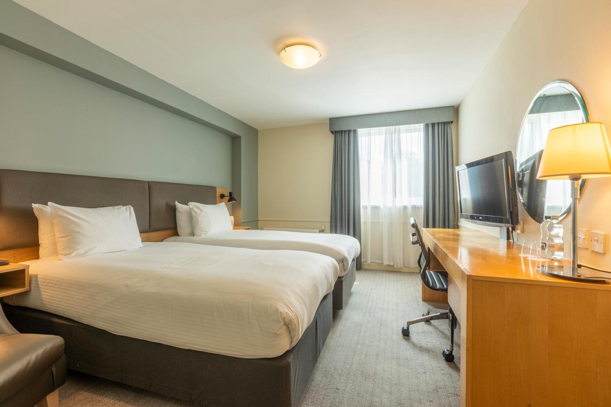Holiday Inn Brentwood By Ihg מראה חיצוני תמונה